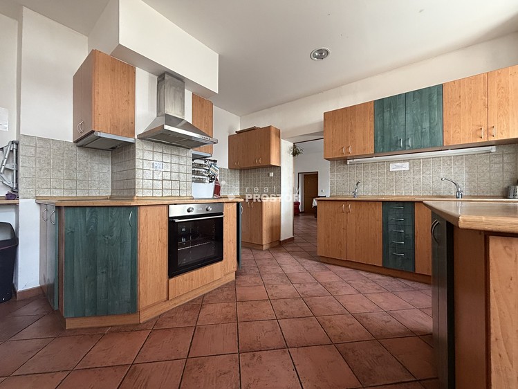 Prodej vícegeneračního domu 520 m², pozemek 1 794 m² - foto 8