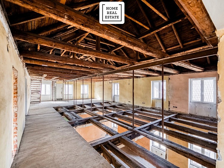 Prodej vícegeneračního domu 1 886 m², pozemek 1 700 m² - foto 7