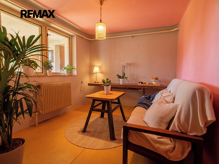 Prodej rodinného domu 154 m², pozemek 1 048 m² - foto 2