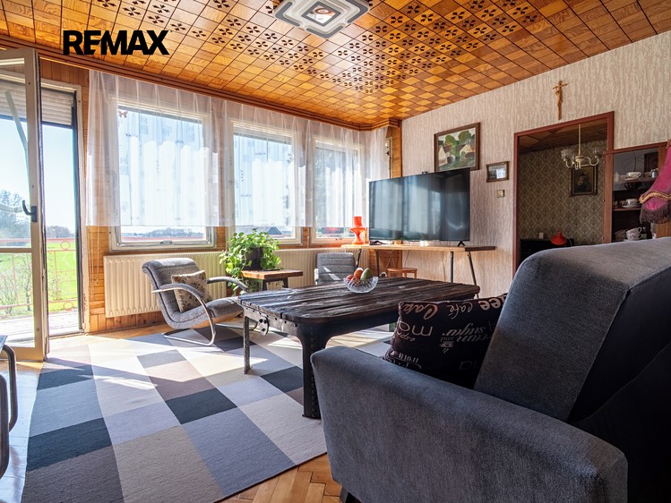 Prodej rodinného domu 154 m², pozemek 1 048 m² - foto 1