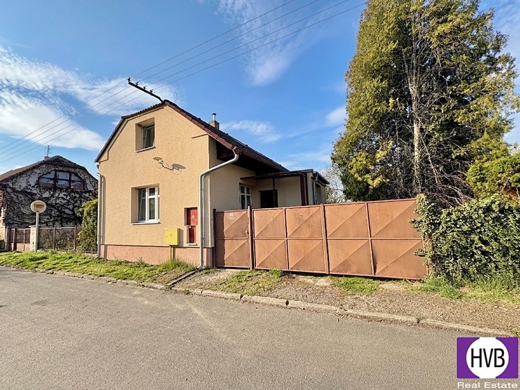 Prodej rodinného domu 150 m², pozemek 690 m² - foto 1