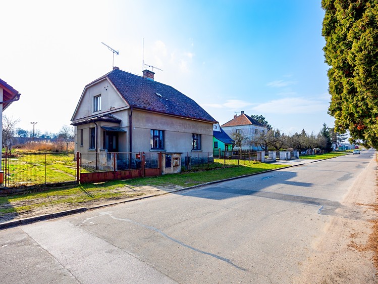 Prodej rodinného domu 146 m², pozemek 882 m² - foto 4