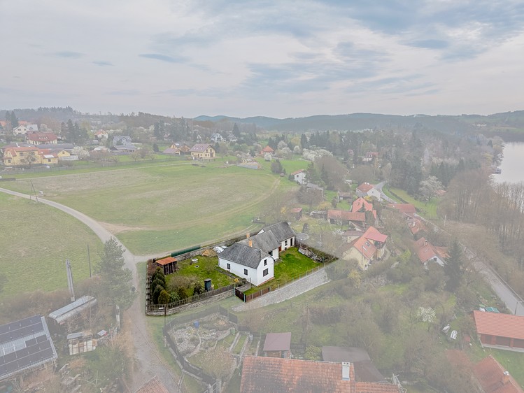 Prodej rodinného domu 96 m², pozemek 685 m² - foto 2