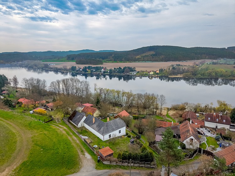 Prodej rodinného domu 96 m², pozemek 685 m² - foto 1