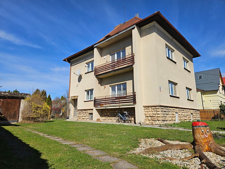 Prodej rodinného domu 161 m², pozemek 864 m² - foto 1