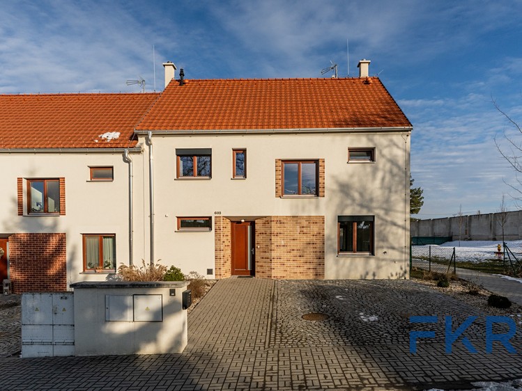 Prodej rodinného domu 143 m², pozemek 389 m² - foto 1