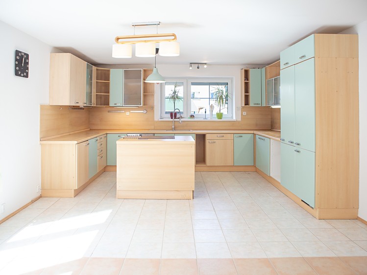 Prodej rodinného domu 240 m², pozemek 745 m² - foto 3