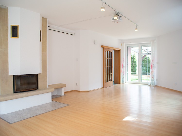 Prodej rodinného domu 240 m², pozemek 745 m² - foto 5