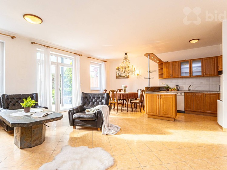 Prodej rodinného domu 131 m², pozemek 281 m² - foto 2