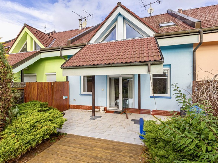 Prodej rodinného domu 131 m², pozemek 281 m² - foto 1