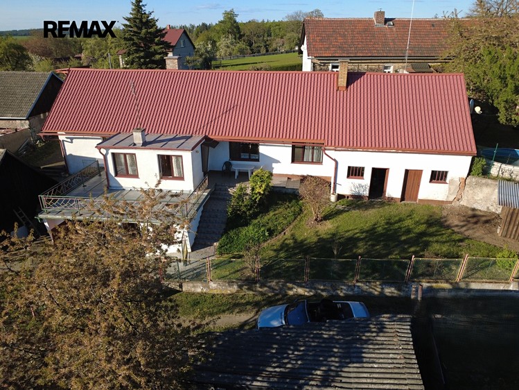 Prodej rodinného domu 144 m², pozemek 822 m² - foto 2