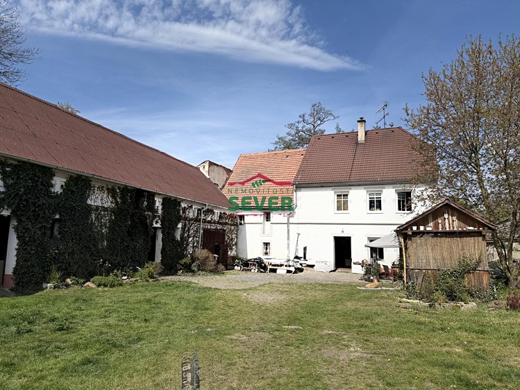 Prodej rodinného domu 3 229 m², pozemek 3 229 m² - foto 1