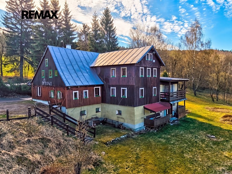 Prodej rodinného domu 271 m², pozemek 5 655 m² - foto 2