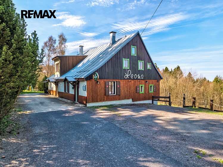 Prodej rodinného domu 271 m², pozemek 5 655 m² - foto 1