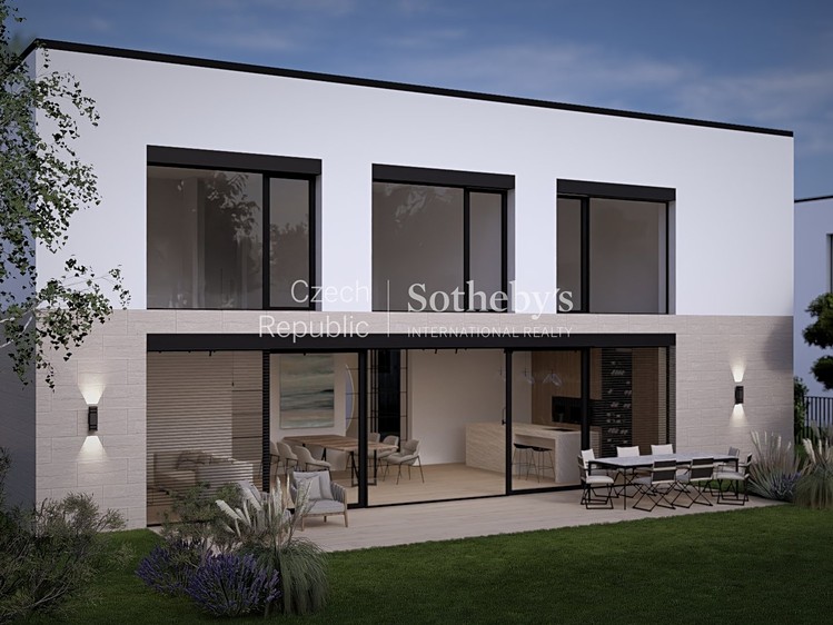 Prodej rodinného domu 310 m², pozemek 921 m² - foto 1