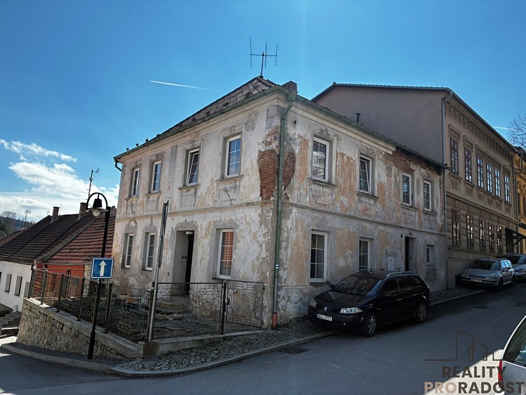Prodej rodinného domu 250 m², pozemek 176 m² - foto 1