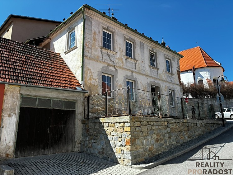 Prodej rodinného domu 250 m², pozemek 176 m² - foto 2