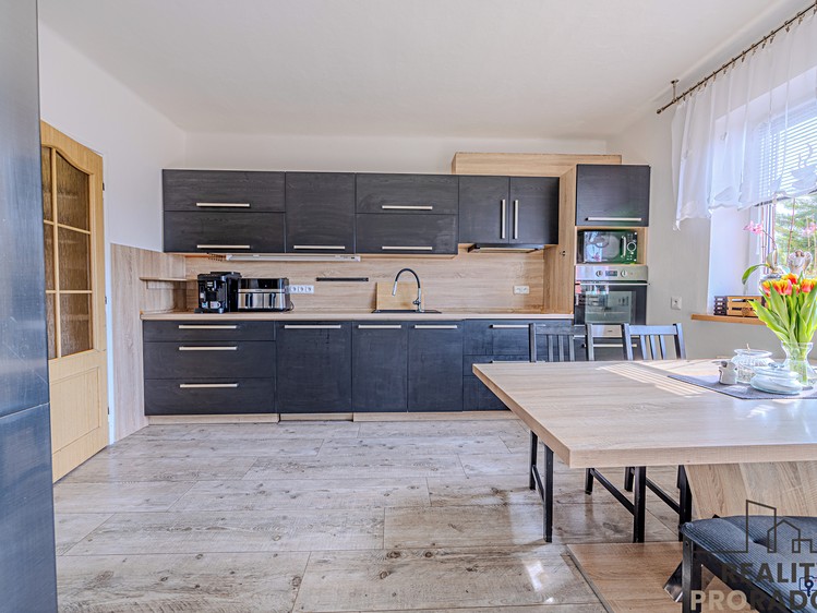 Prodej  rodinného domu 177 m², pozemek 764 m² - foto 8