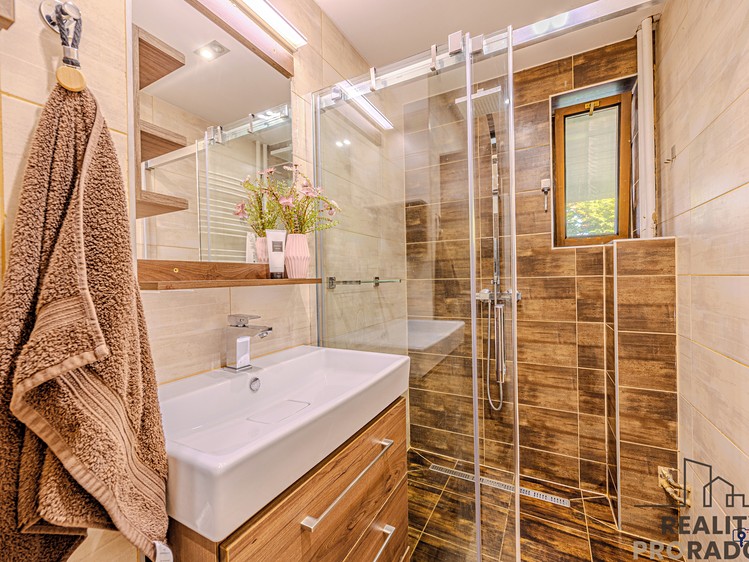Prodej  rodinného domu 177 m², pozemek 764 m² - foto 7