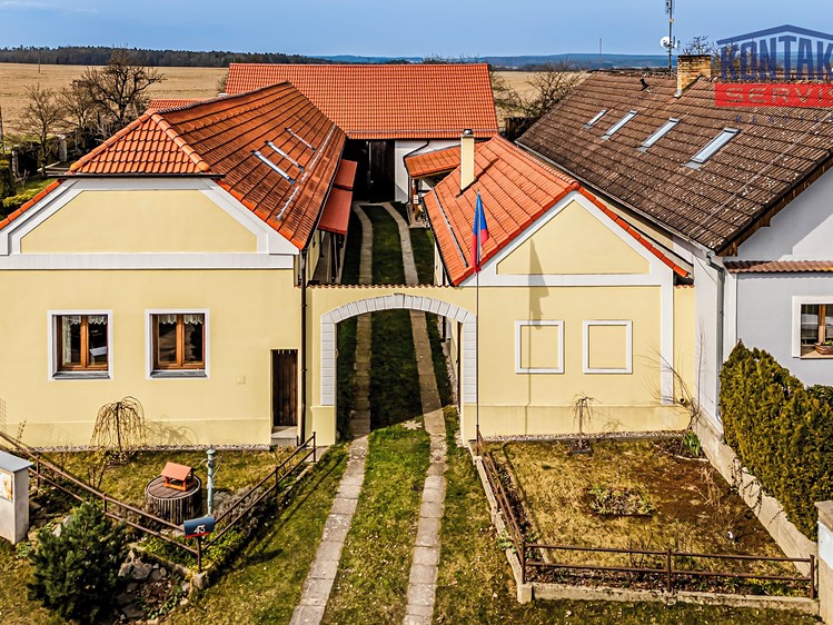 Prodej rodinného domu 160 m², pozemek 1 633 m² - foto 1