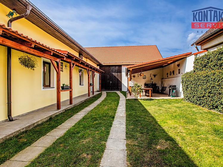Prodej rodinného domu 160 m², pozemek 1 633 m² - foto 2