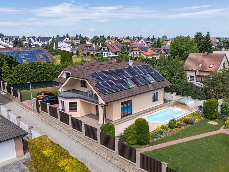Prodej rodinného domu 350 m², pozemek 814 m² - foto 1