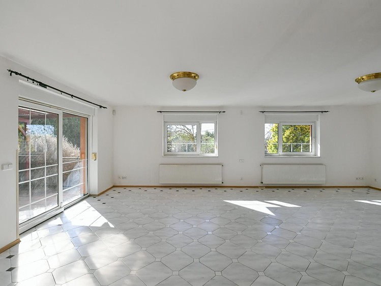 Prodej rodinného domu 400 m², pozemek 1 400 m² - foto 2