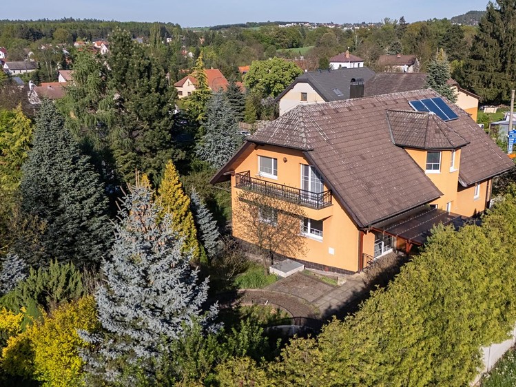 Prodej rodinného domu 400 m², pozemek 1 400 m² - foto 1