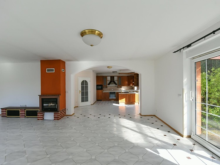 Prodej rodinného domu 400 m², pozemek 1 400 m² - foto 7