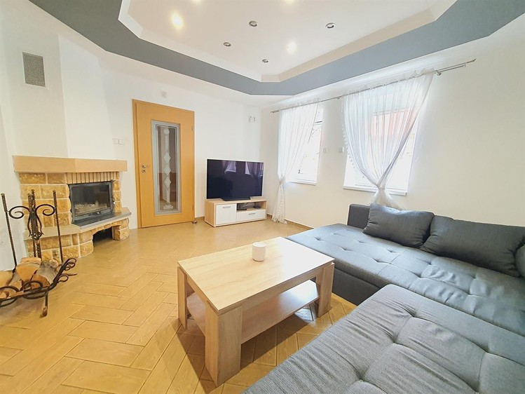 Prodej rodinného domu 250 m², pozemek 2 324 m² - foto 6
