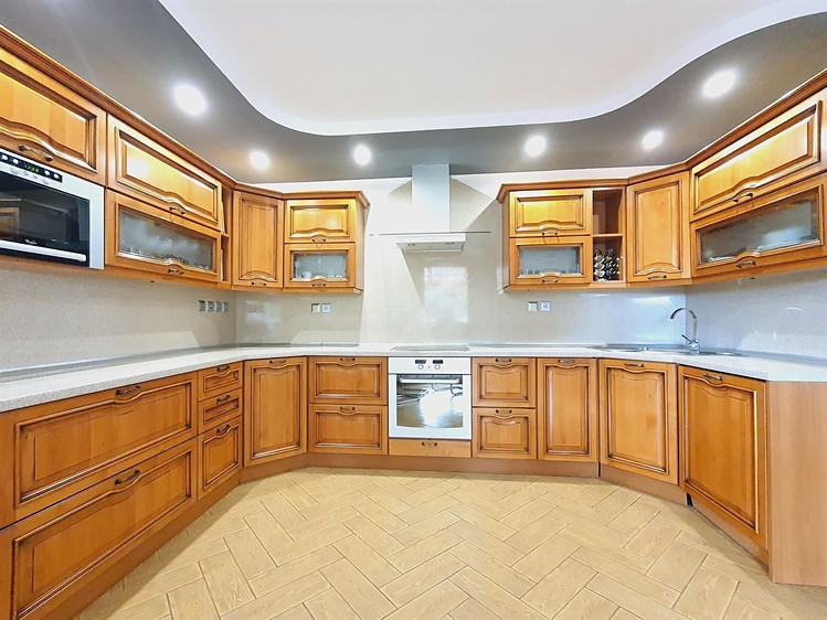 Prodej rodinného domu 250 m², pozemek 2 324 m² - foto 8