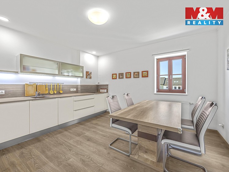 Prodej rodinného domu 194 m², pozemek 452 m² - foto 3