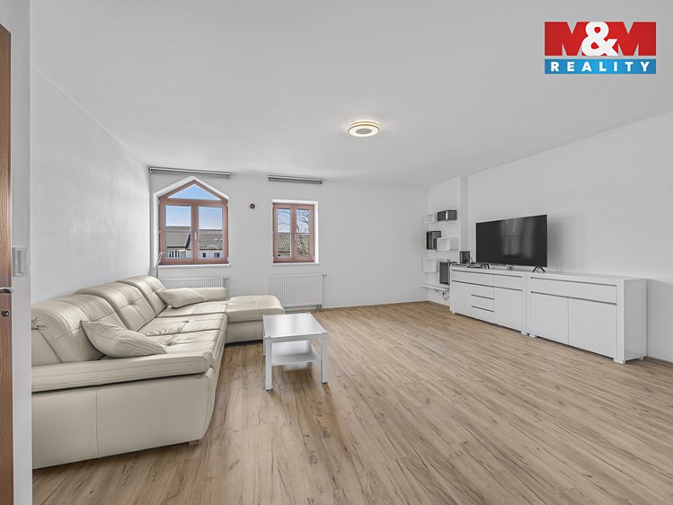 Prodej rodinného domu 194 m², pozemek 452 m² - foto 7