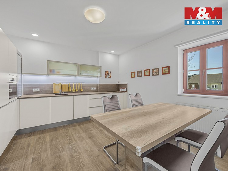Prodej rodinného domu 194 m², pozemek 452 m² - foto 5