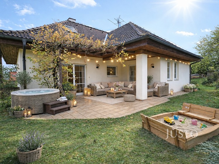 Prodej rodinného domu 131 m², pozemek 538 m² - foto 1