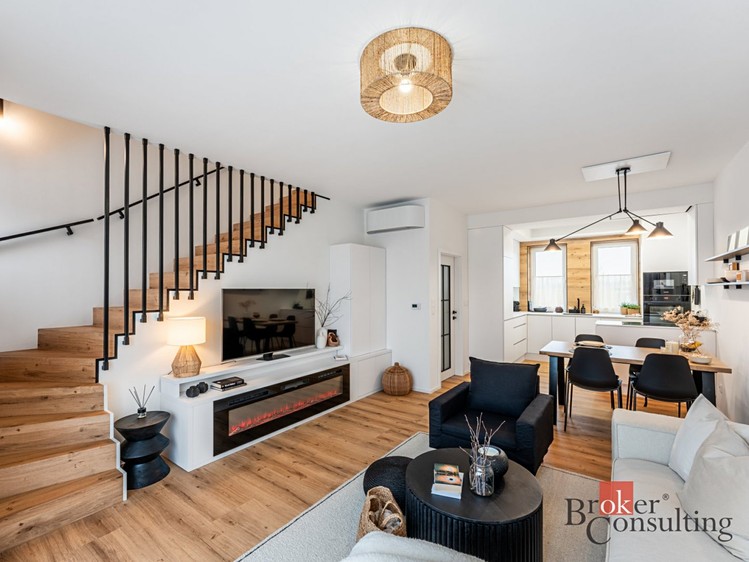 Prodej rodinného domu 128 m², pozemek 271 m² - foto 2