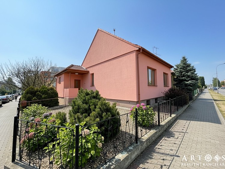Prodej rodinného domu 110 m², pozemek 447 m² - foto 1