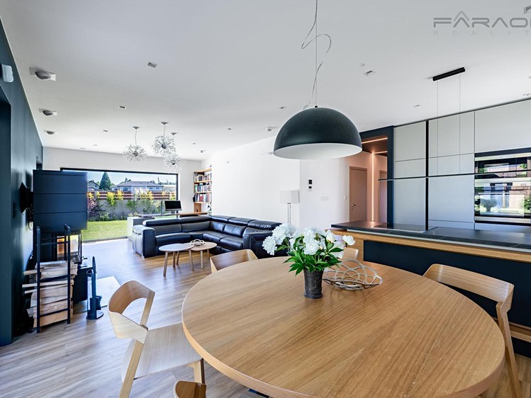 Prodej rodinného domu 132 m², pozemek 1 027 m² - foto 2