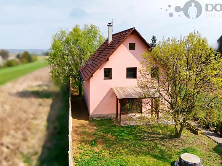 Prodej rodinného domu 195 m², pozemek 1 845 m² - foto 1
