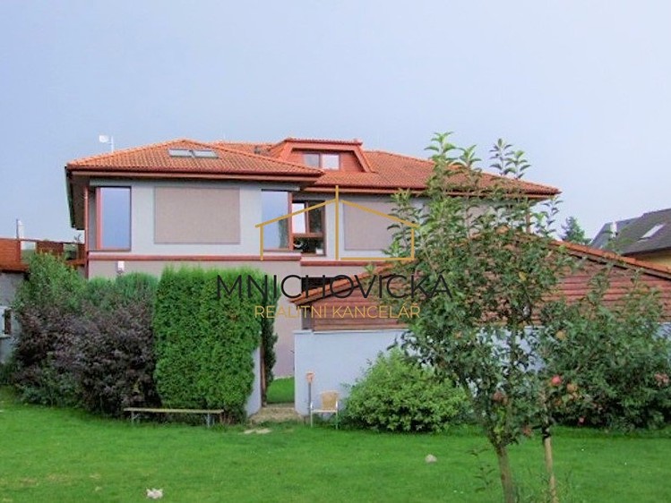Prodej rodinného domu 521 m², pozemek 792 m² - foto 1
