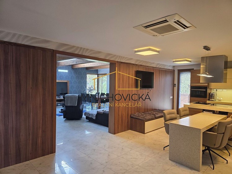 Prodej rodinného domu 521 m², pozemek 792 m² - foto 8