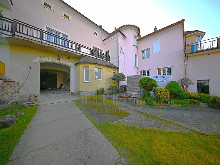 Prodej rodinného domu 454 m², pozemek 164 m² - foto 3