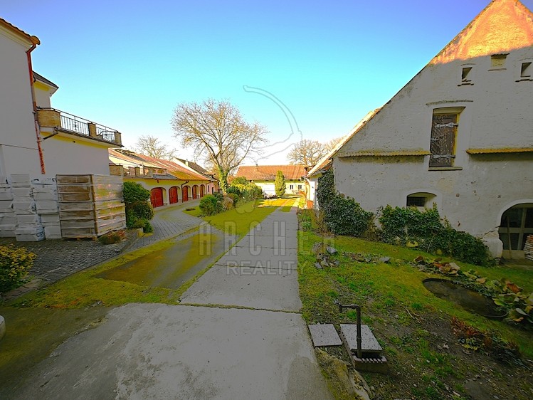 Prodej rodinného domu 454 m², pozemek 164 m² - foto 5