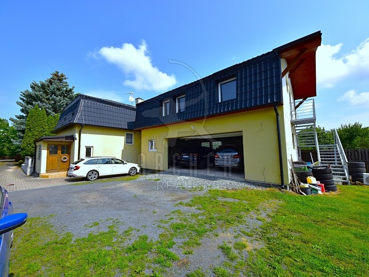 Prodej rodinného domu 247 m², pozemek 1 230 m² - foto 3