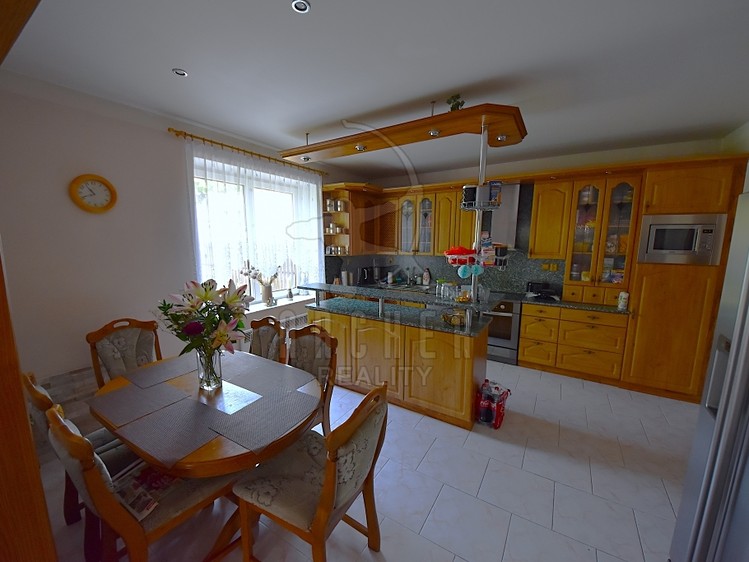Prodej rodinného domu 247 m², pozemek 1 230 m² - foto 8