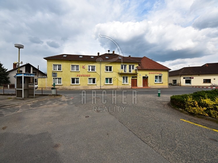 Prodej rodinného domu 770 m², pozemek 1 076 m² - foto 3