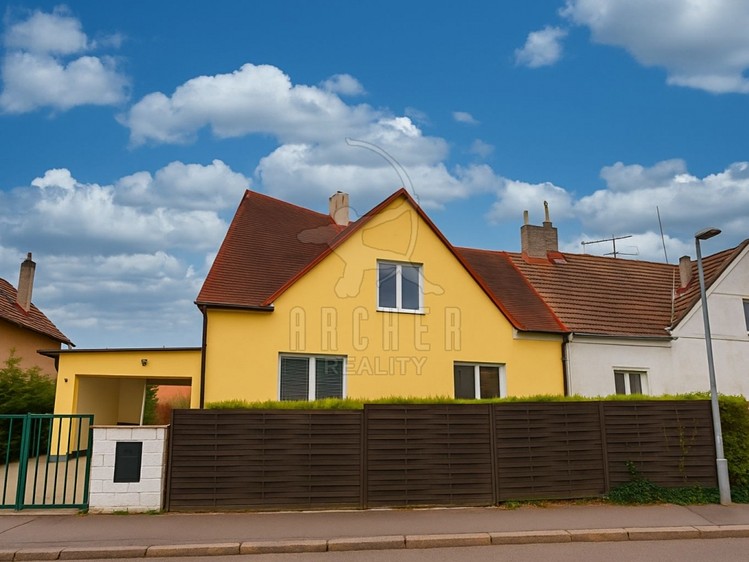 Prodej rodinného domu 282 m², pozemek 588 m² - foto 2