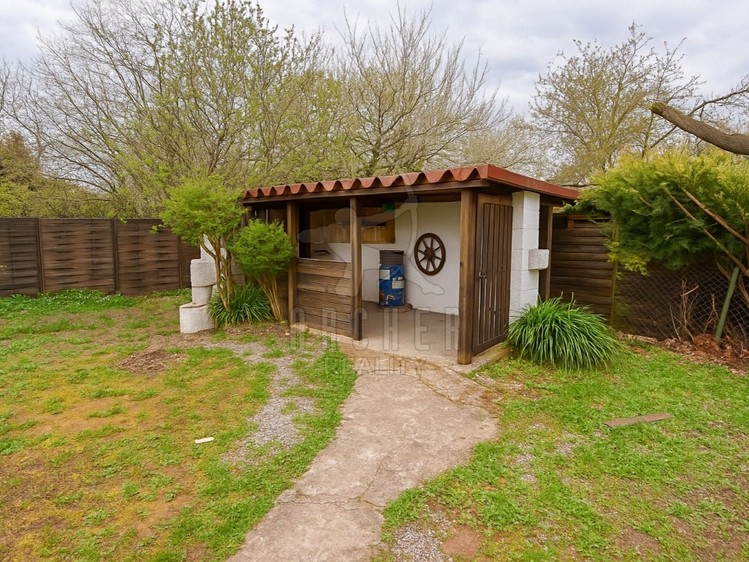 Prodej rodinného domu 282 m², pozemek 588 m² - foto 5