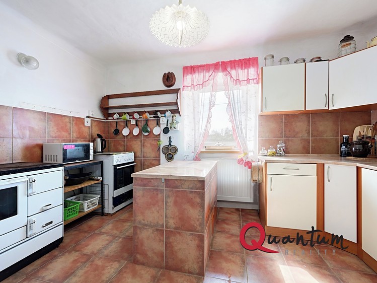 Prodej rodinného domu 135 m², pozemek 648 m² - foto 2