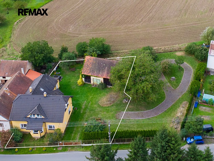 Prodej  rodinného domu 238 m², pozemek 1 042 m² - foto 3